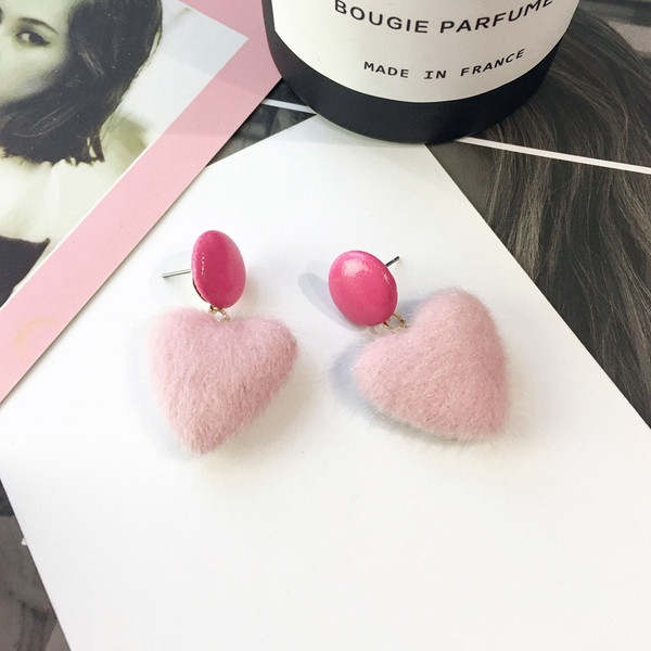 Cercei eleganti de dama in forma de inima