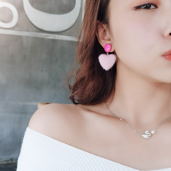 Cercei eleganti de dama in forma de inima