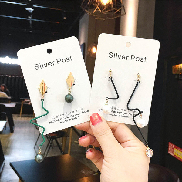 Modern női fülbevaló fekete és zöld színben