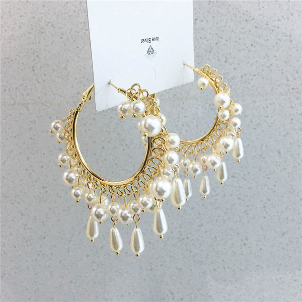 Cercei de dama de culoare aurie cu forma rotunda