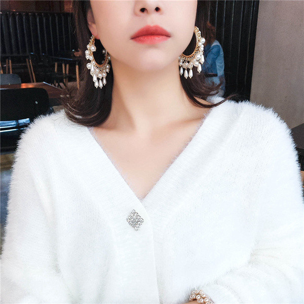 Cercei de dama de culoare aurie cu forma rotunda