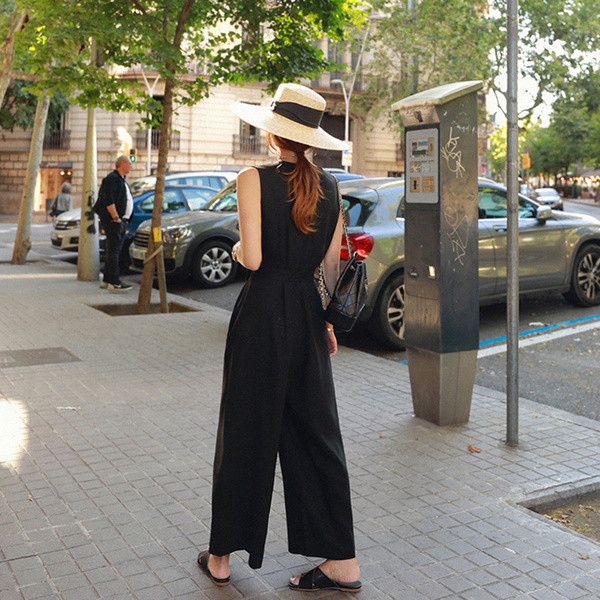 Salopeta de dama eleganta cu nasturi si panglica in negru