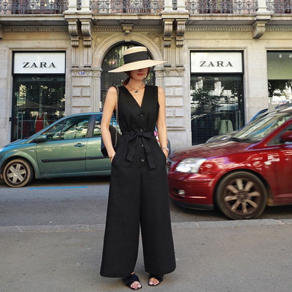 Salopeta de dama eleganta cu nasturi si panglica in negru