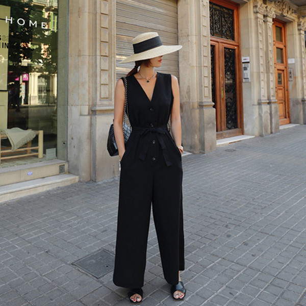 Salopeta de dama eleganta cu nasturi si panglica in negru