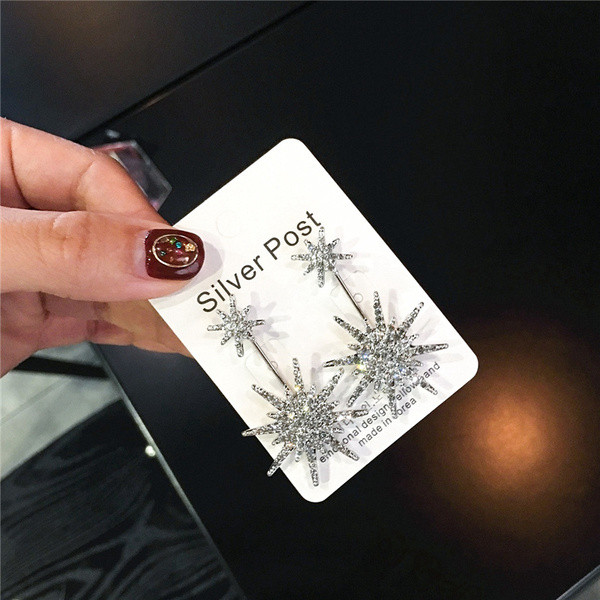 Cercei eleganti de dama cu pietre de culoare argintie