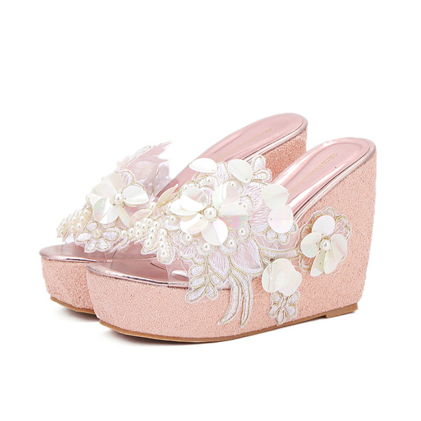 Нов модел дамски чехли на платформа с дантела и 3D елемент в няколко цвята 