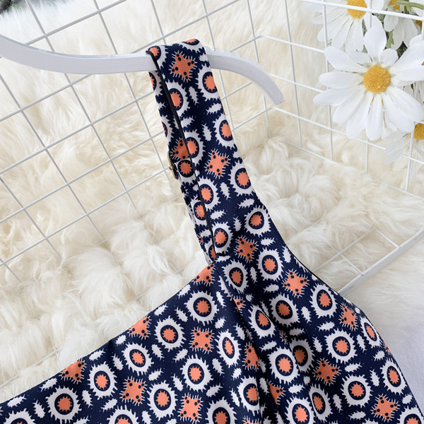 Salopeta de dama cu bretele si elemente cu nasturi