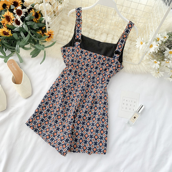 Salopeta de dama cu bretele si elemente cu nasturi