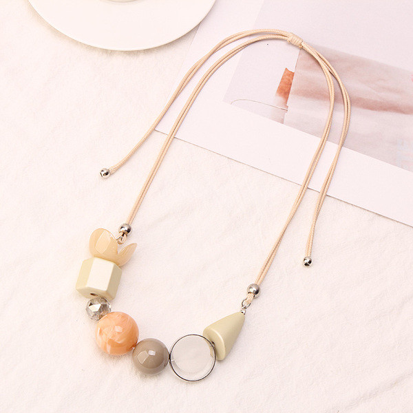 Colier de dama actual in trei culori