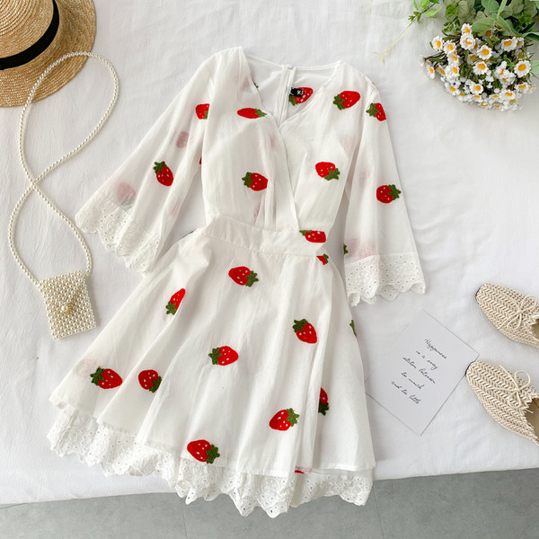 Rochie de dama cu dantela in alb si broderie