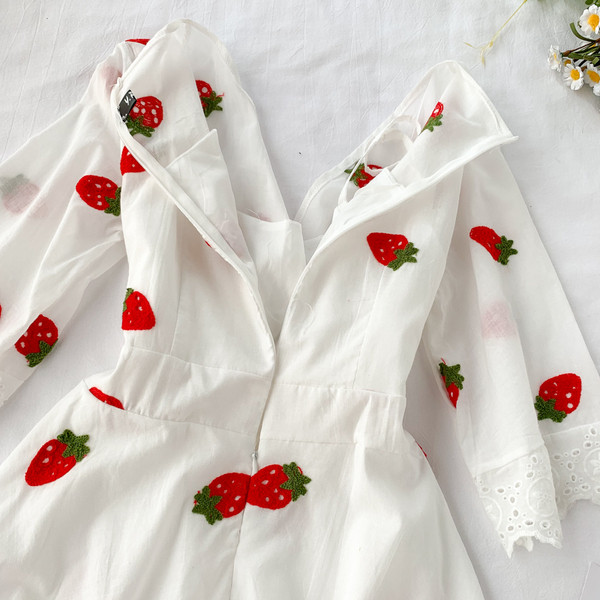 Rochie de dama cu dantela in alb si broderie