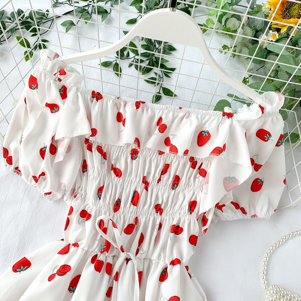 Rochie moderna de dama cu umerii goi in alb si elastic