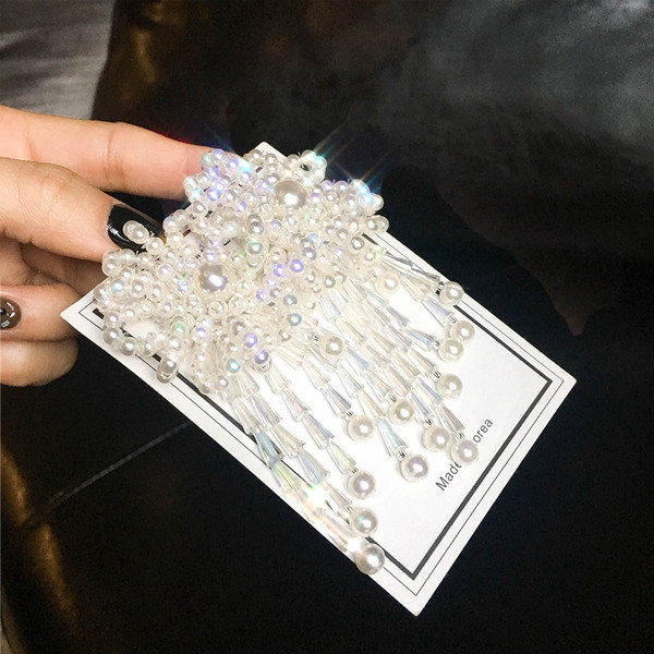 Cercei moderni de dama alb cu perle