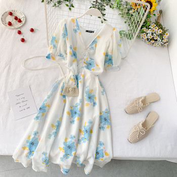 Модерна дамска рокля с флорален десен и V-образно деколте