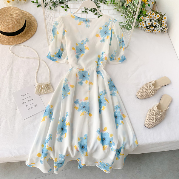 Модерна дамска рокля с флорален десен и V-образно деколте