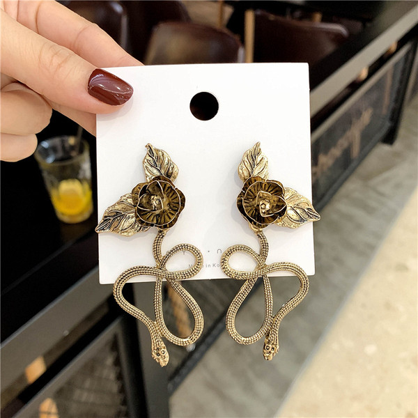 Cercei de dama actuali - in culoare aurie