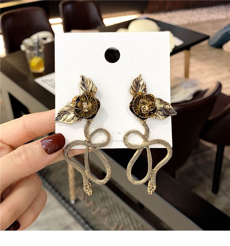 Cercei de dama actuali - in culoare aurie