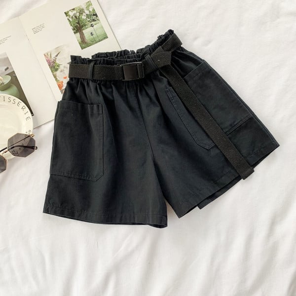 Pantaloni scurți de damă cu curea de culoare neagră