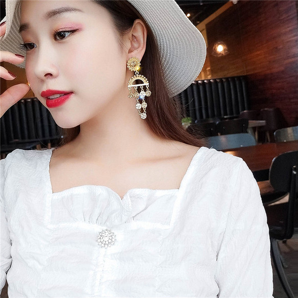 Model nou de cercei de dama - in culoare aurie