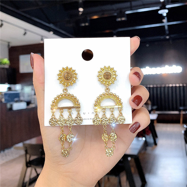 Model nou de cercei de dama - in culoare aurie