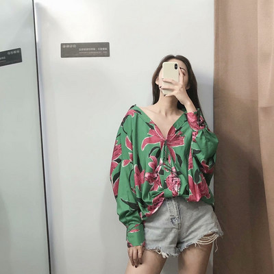 Cămașă lată cu mâneci lungi de culoare verde și model floral