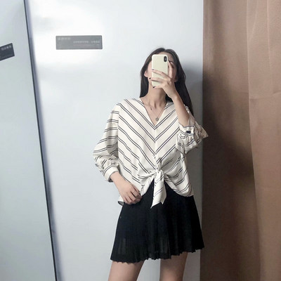 Cămașă modernă în dungi, cu legături în talie și mâneci 3/4