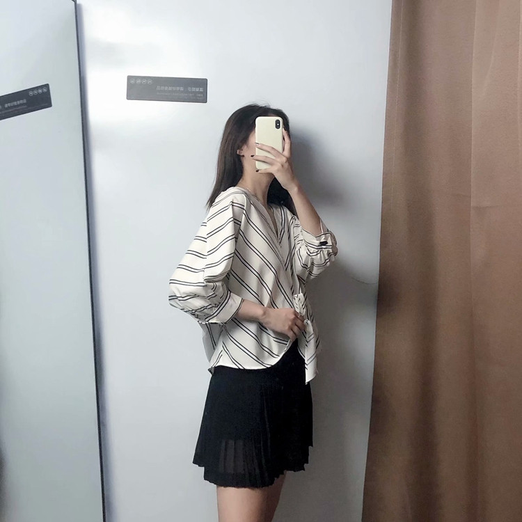 Cămașă modernă în dungi, cu legături în talie și mâneci 3/4