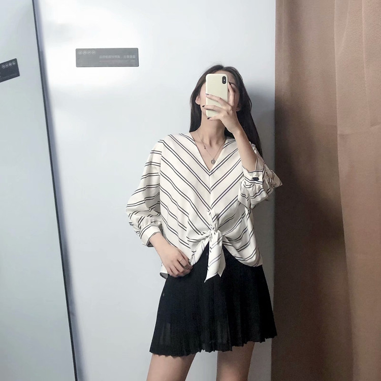 Cămașă modernă în dungi, cu legături în talie și mâneci 3/4