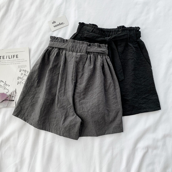 Női magas derekú rövidnadrág fekete és szürke színben