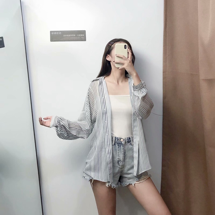 Раирана дамска риза с дълъг ръкав изчистен модел