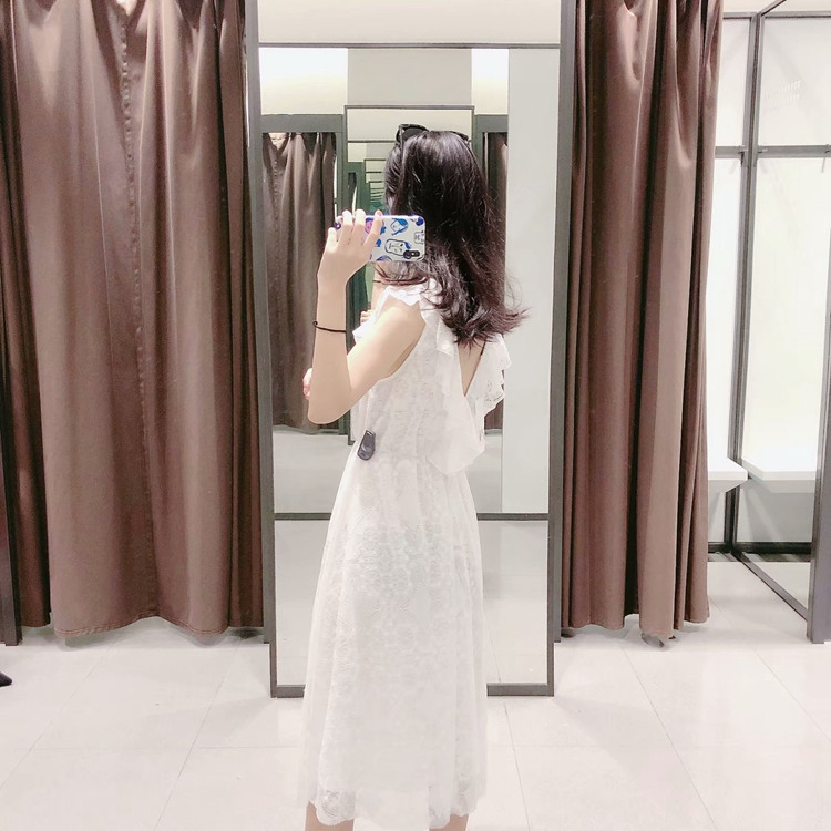 Rochie alba din dantela cu bretele si decolteu in V