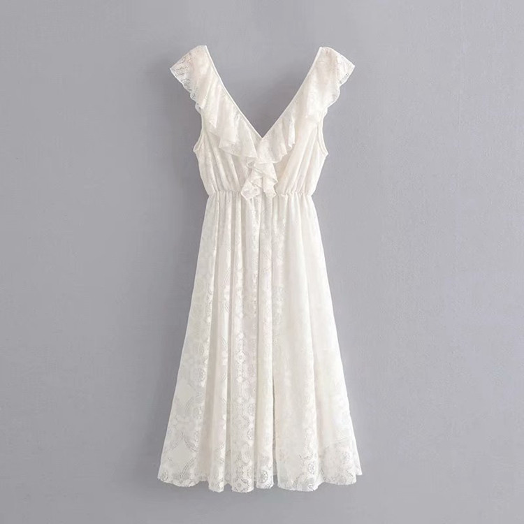 Rochie alba din dantela cu bretele si decolteu in V