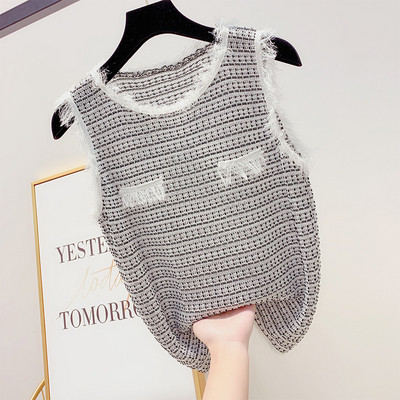 Női felső, kerek nyakkivágással, három színben