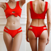 Дамски бански костюм от две части с връзки в червен цвят