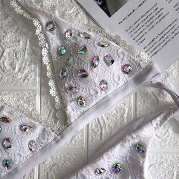 Модерен бански костюм от две части в бял цвят с камъни