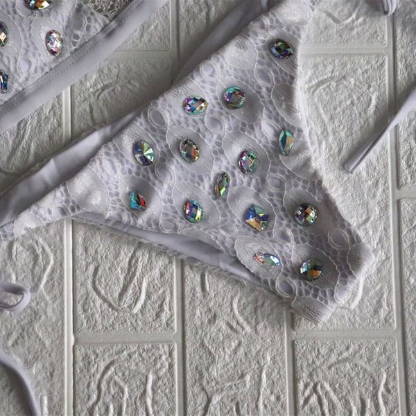 Модерен бански костюм от две части в бял цвят с камъни