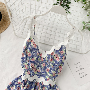 Ежедневна дамска рокля с дълбоко деколте и флорален десен