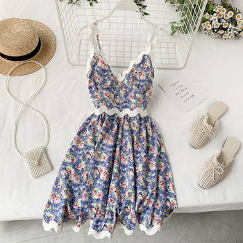 Ежедневна дамска рокля с дълбоко деколте и флорален десен