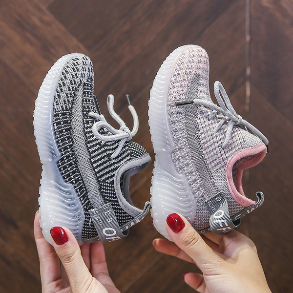 Gyermek tornacipő fiúknak és lányoknak két színben