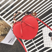 Geantă de mână elegantă în formă de inimă în negru și roșu