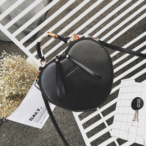 Geantă de mână elegantă în formă de inimă în negru și roșu