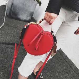 Geantă de mână elegantă în formă de inimă în negru și roșu