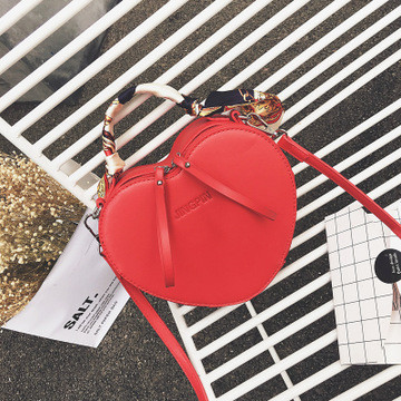 Geantă de mână elegantă în formă de inimă în negru și roșu