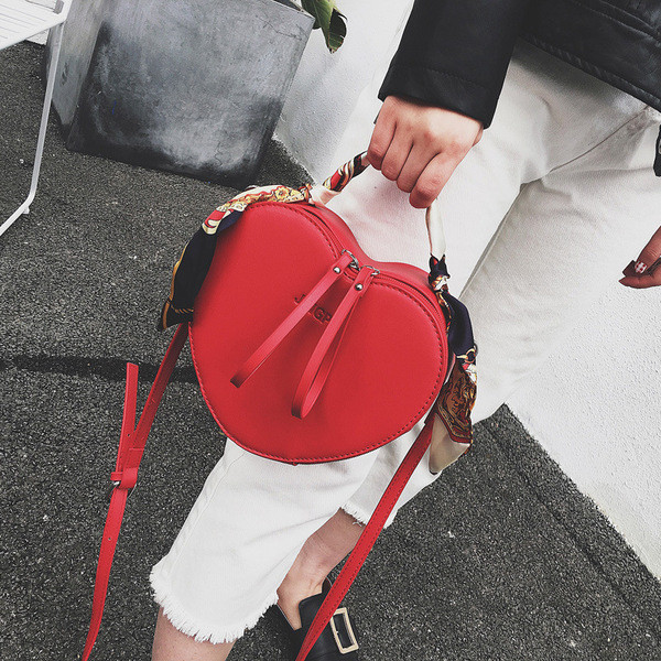 Geantă de mână elegantă în formă de inimă în negru și roșu