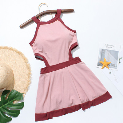 Модерна дамска рокля с изрязани части в розов и сив цвят