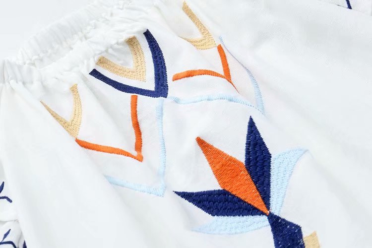 Rochie casual cu broderie potrivita pentru o plaja in trei culori