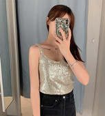 Top de damă elegant de culoare aurie cu paiete