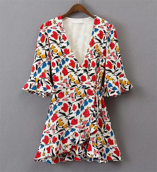 Rochie elegantă de damă cu decolteu în V și mâneci 3/4 în alb cu motiv floral