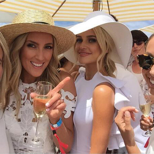 Rochie scurtă elegantă de damă în alb