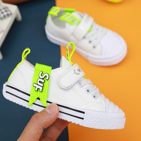 Adidași moderni pentru copii în trei culori pentru fete și băieți